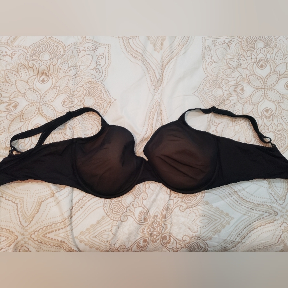 Victoria Secret 2 38DD bras Black & Nude